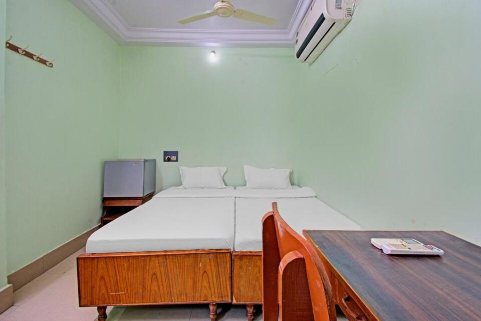 Decent Residency Hotel Kākināda Kültér fotó